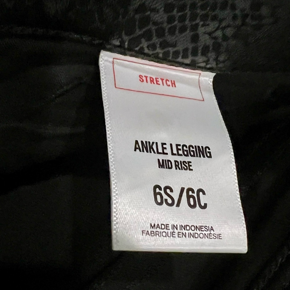 EXPRESS Women’s Black Ankle Legging Pants. Size 6S. EUC. - Picture 9 of 10